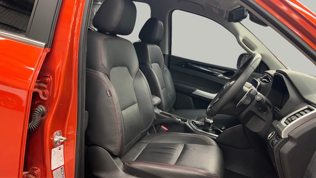 2023 LDV T60 Max Luxe (4x4), Automatic, 24588 km, Right Side Front Door Cabin View