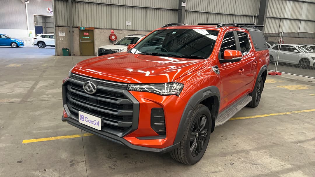 2023 LDV T60 Max Luxe (4x4), Automatic, 24588 km, Left Front Diagonal (45- Degree) View