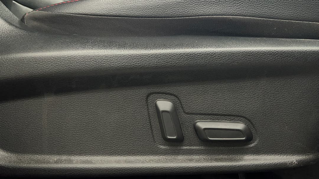 2023 LDV T60 Max Luxe (4x4), Automatic, 24588 km, Drivers Side Adjustment Panel