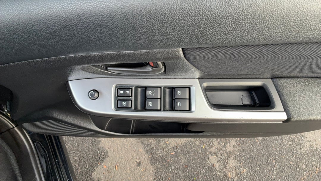 2016 Subaru Impreza 2.0i (awd), Automatic, 80466 km, Drivers Side Door Panel Controls