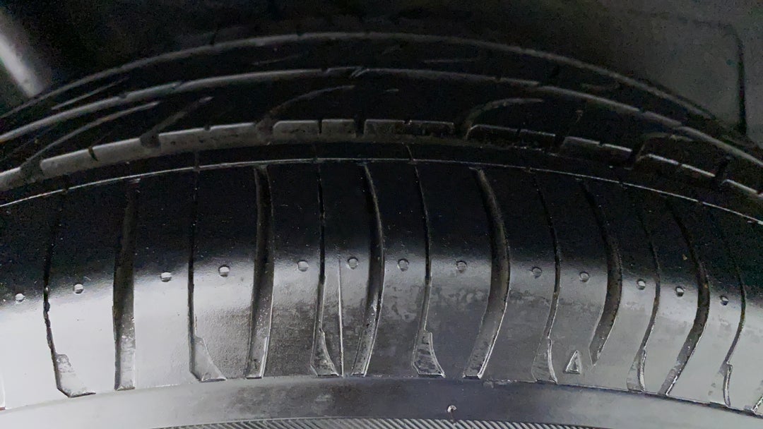 Left Front Tyre Tread