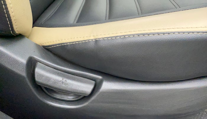 2017 Hyundai Grand i10 MAGNA 1.2 KAPPA VTVT, Petrol, Manual, 90,735 km, Driver Side Adjustment Panel