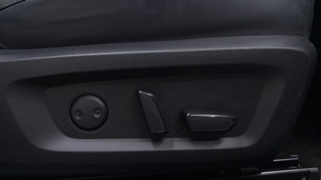 2022 Mitsubishi Outlander Aspire 7 Seat (AWD), Automatic, 68011 km, Drivers Side Adjustment Panel