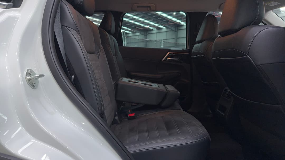 2022 Mitsubishi Outlander Aspire 7 Seat (AWD), Automatic, 68011 km, Right Side Rear Door Cabin View