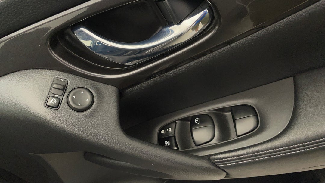 2020 Nissan X-trail St (4x2), Automatic, 37115 km, Drivers Side Door Panel Controls