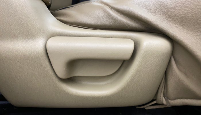 2013 Honda Brio EX MT, Petrol, Manual, 99,803 km, Driver Side Adjustment Panel