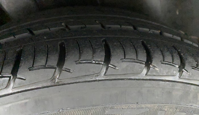 2017 Maruti Ciaz ALPHA 1.4 VVT, Petrol, Manual, 70,864 km, Right Rear Tyre Tread