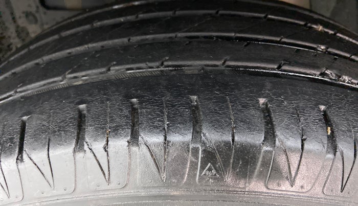 2018 Maruti Vitara Brezza ZDI PLUS DUAL TONE, Diesel, Manual, 37,621 km, Left Front Tyre Tread