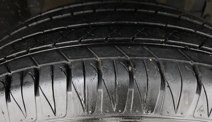 2018 Maruti Vitara Brezza ZDI PLUS DUAL TONE, Diesel, Manual, 37,621 km, Right Front Tyre Tread