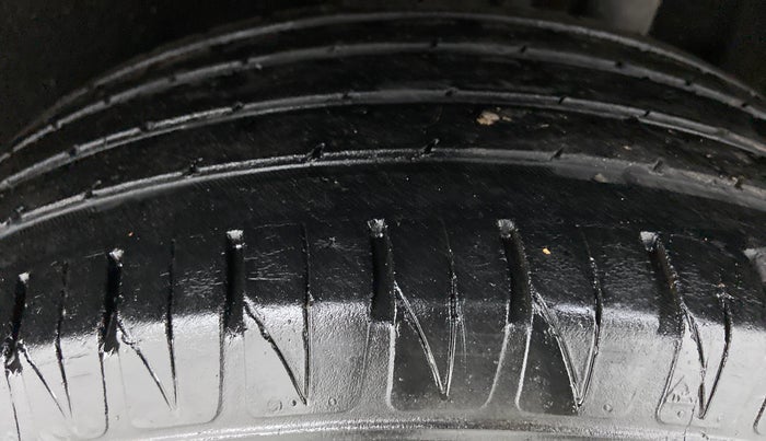 2018 Maruti Vitara Brezza ZDI PLUS DUAL TONE, Diesel, Manual, 37,621 km, Left Rear Tyre Tread
