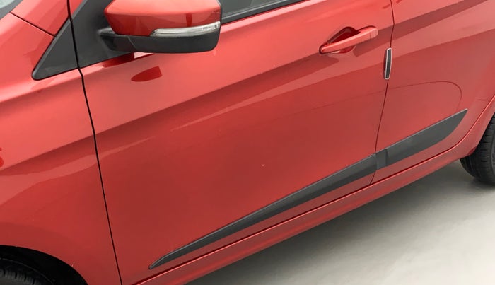 2019 Tata Tiago XZ PETROL, CNG, Manual, 72,793 km, Front passenger door - Slightly dented