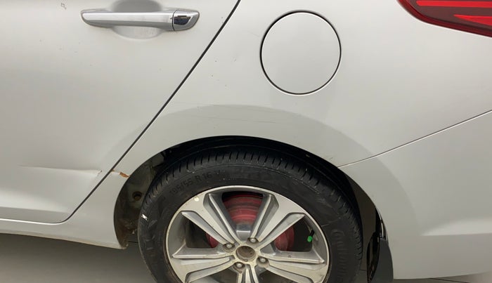 2018 Hyundai Verna 1.6 VTVT SX (O) AT, Petrol, Automatic, 95,612 km, Left quarter panel - Slightly dented