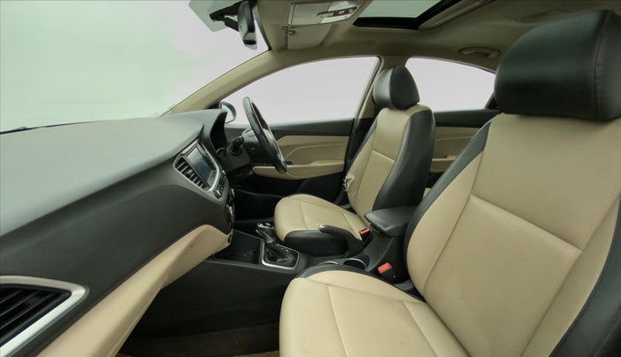 2018 Hyundai Verna 1.6 VTVT SX (O) AT, Petrol, Automatic, 95,612 km, Right Side Front Door Cabin