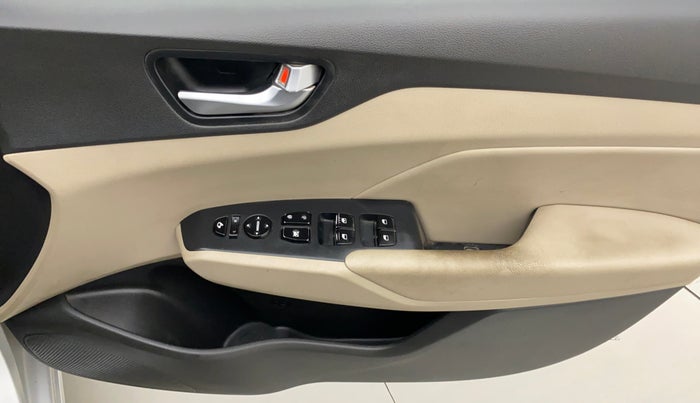 2018 Hyundai Verna 1.6 VTVT SX (O) AT, Petrol, Automatic, 95,612 km, Driver Side Door Panels Control