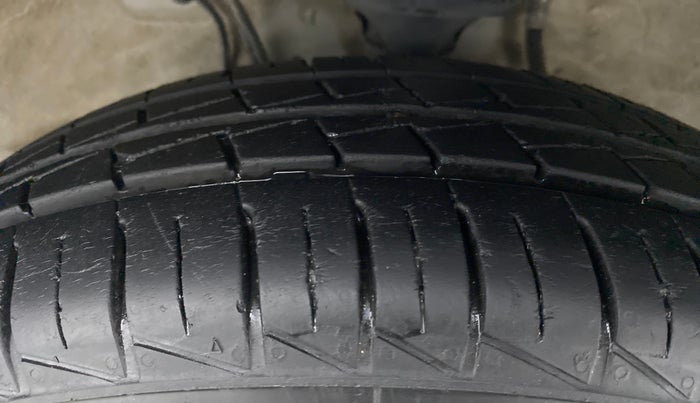 2020 Maruti Alto VXI, Petrol, Manual, 11,025 km, Left Front Tyre Tread
