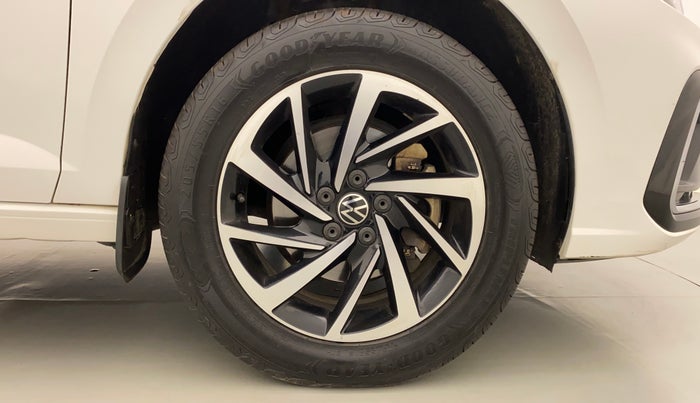 2022 Volkswagen VIRTUS TOPLINE TSI 1.0 MT, Petrol, Manual, 35,154 km, Right Front Wheel