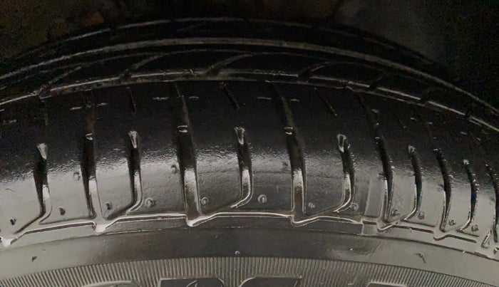 2016 Hyundai Elite i20 SPORTZ 1.2, Petrol, Manual, 65,426 km, Left Front Tyre Tread