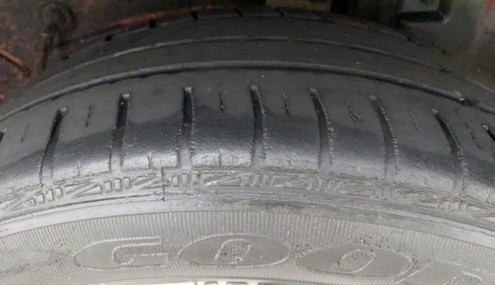 2017 Toyota Etios Liva VX DUAL TONE, Petrol, Manual, 37,917 km, Left Rear Tyre Tread