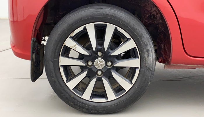 2017 Toyota Etios Liva VX DUAL TONE, Petrol, Manual, 37,917 km, Right Rear Wheel