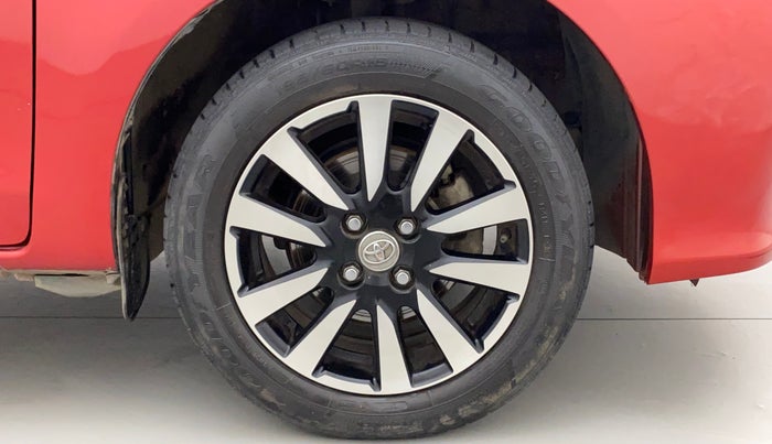 2017 Toyota Etios Liva VX DUAL TONE, Petrol, Manual, 37,917 km, Right Front Wheel