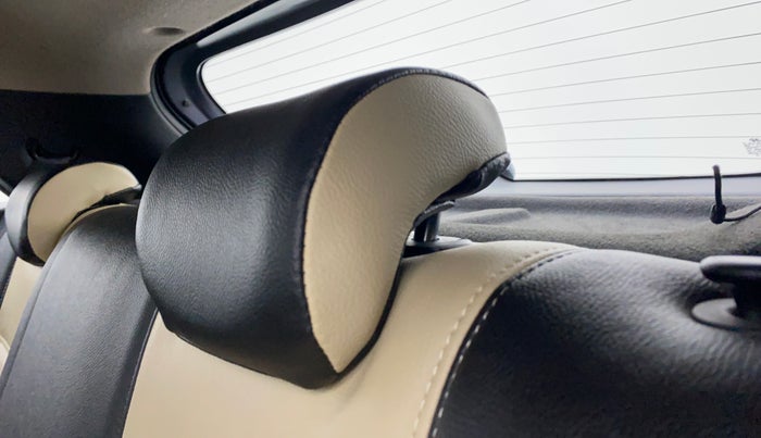 2016 Hyundai Elite i20 ASTA 1.4 CRDI, Diesel, Manual, 81,436 km, Second-row left seat - Headrest adjuster not working