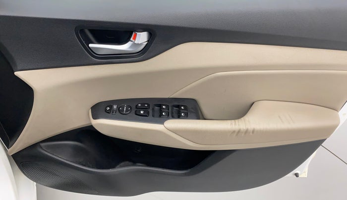2018 Hyundai Verna 1.6 SX (O) CRDI MT, Diesel, Manual, 1,01,110 km, Driver Side Door Panels Control