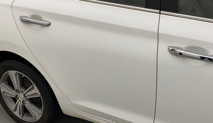 2018 Hyundai Verna 1.6 SX (O) CRDI MT, Diesel, Manual, 1,01,110 km, Right rear door - Slightly dented