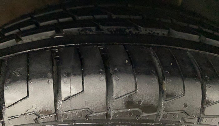 2018 Hyundai Verna 1.6 SX (O) CRDI MT, Diesel, Manual, 1,01,110 km, Right Front Tyre Tread