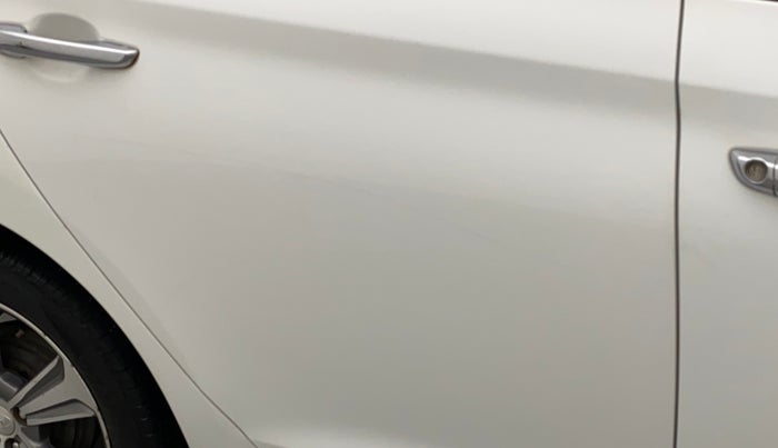 2018 Hyundai Verna 1.6 SX (O) CRDI MT, Diesel, Manual, 1,01,110 km, Right rear door - Minor scratches
