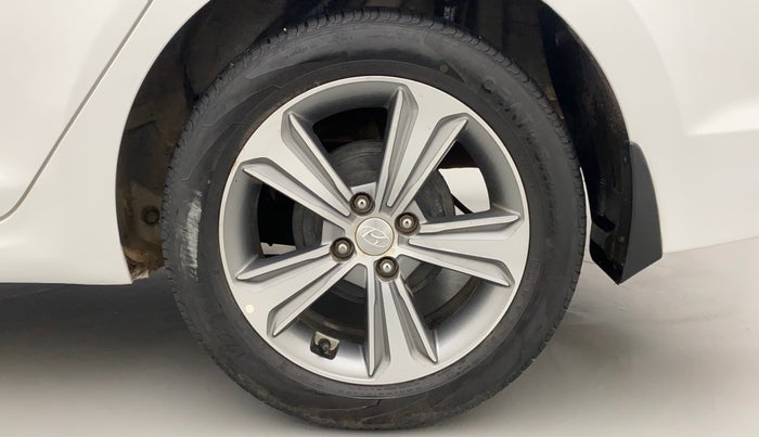 2018 Hyundai Verna 1.6 SX (O) CRDI MT, Diesel, Manual, 1,01,110 km, Left Rear Wheel