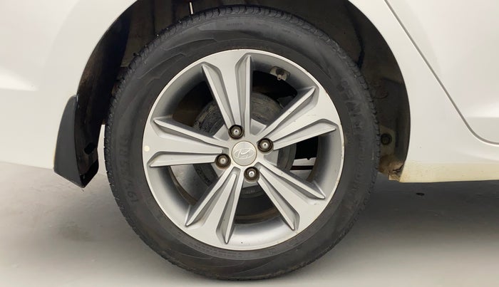 2018 Hyundai Verna 1.6 SX (O) CRDI MT, Diesel, Manual, 1,01,110 km, Right Rear Wheel