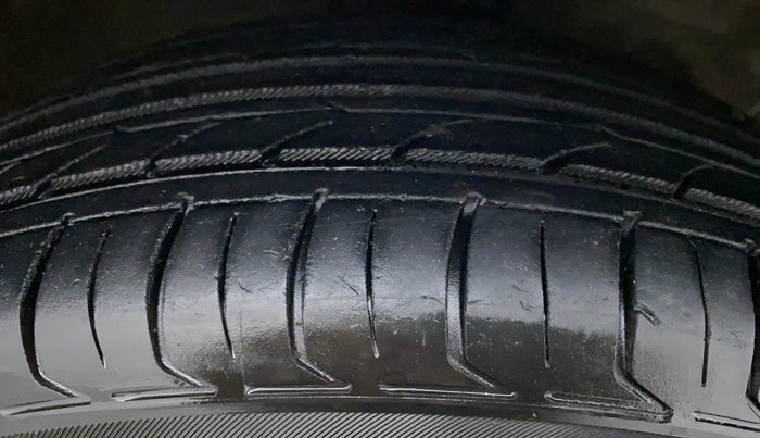 2017 Maruti Celerio ZXI OPT AMT, Petrol, Automatic, 90,404 km, Right Front Tyre Tread