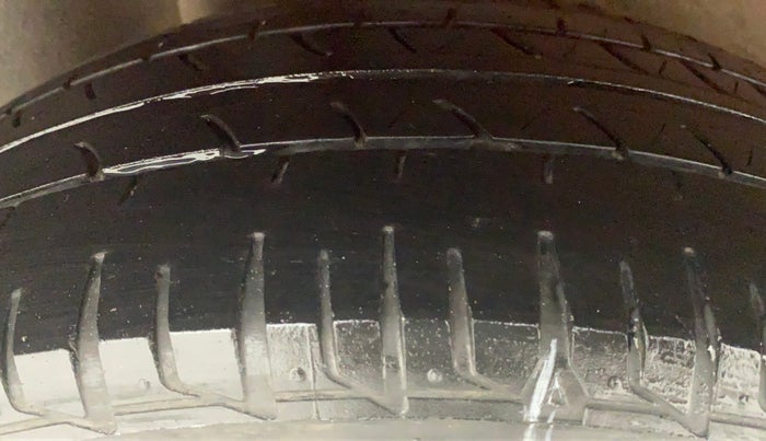 2011 Ford Figo 1.2 TITANIUM DURATEC, Petrol, Manual, 63,357 km, Right Rear Tyre Tread