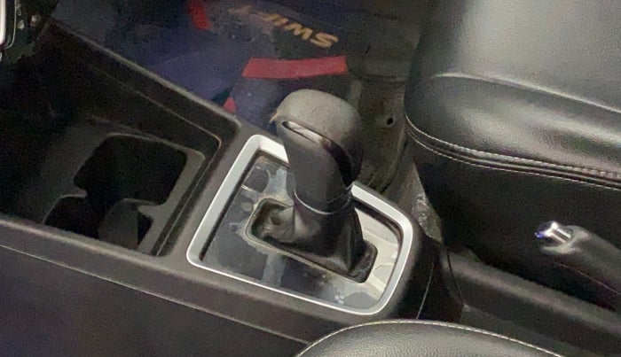 2018 Maruti Swift VXI AMT, Petrol, Automatic, 84,015 km, Gear lever - Knob cover torn
