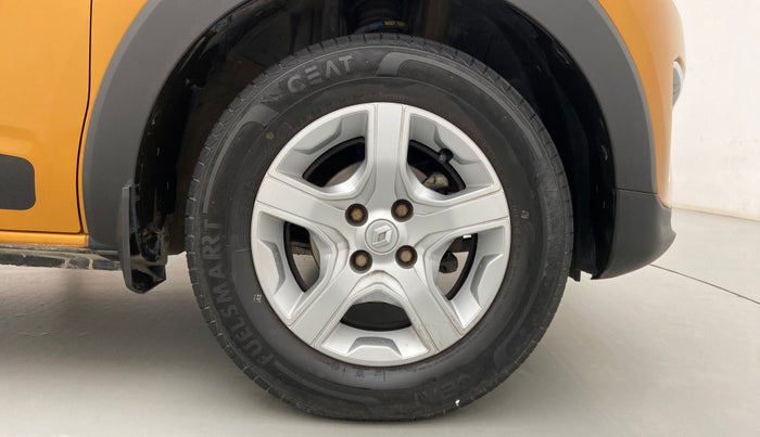 2019 Renault TRIBER RXZ, Petrol, Manual, 30,444 km, Right Front Wheel