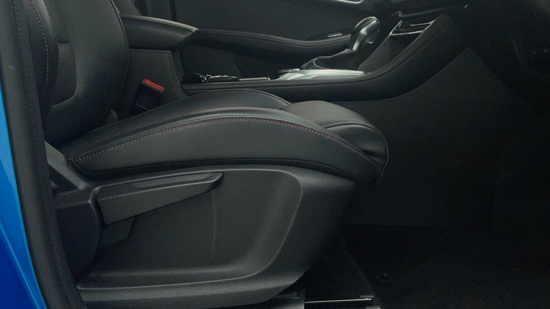 2020 MG HS Vibe, Automatic, 39910 km, Drivers Side Adjustment Panel