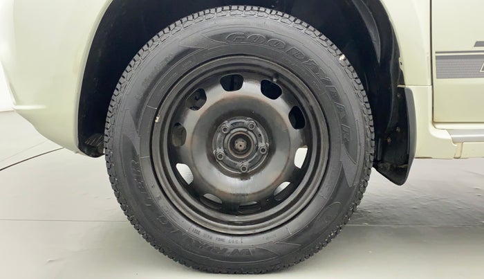 2015 Nissan Terrano XL P, Petrol, Manual, 83,958 km, Left Front Wheel