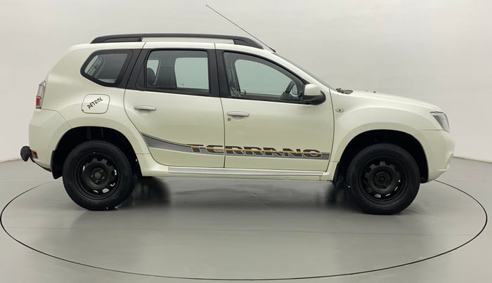 2015 Nissan Terrano XL P, Petrol, Manual, 83,958 km, Right Side View