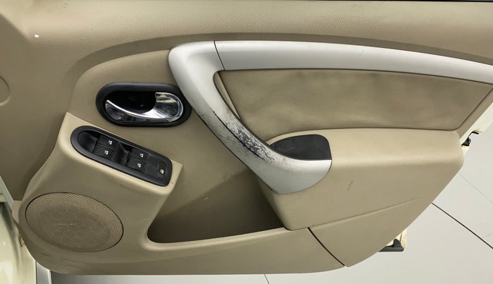 2015 Nissan Terrano XL P, Petrol, Manual, 83,958 km, Driver Side Door Panels Control