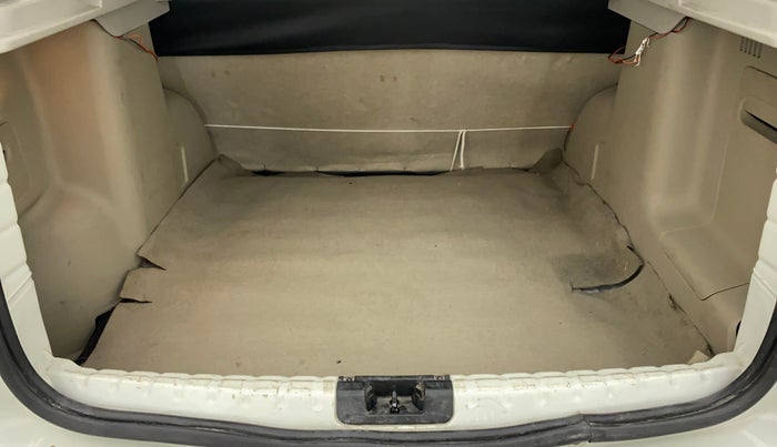2015 Nissan Terrano XL P, Petrol, Manual, 83,958 km, Boot Inside