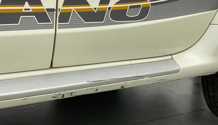 2015 Nissan Terrano XL P, Petrol, Manual, 83,958 km, Left running board - Minor scratches