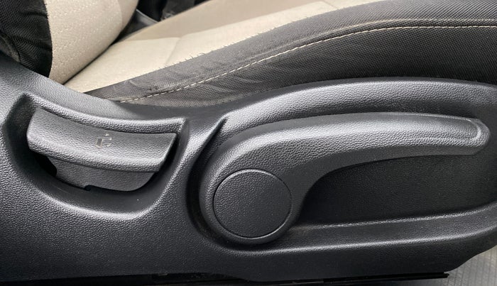 2015 Hyundai Elite i20 ASTA 1.2, Petrol, Manual, 56,606 km, Driver Side Adjustment Panel