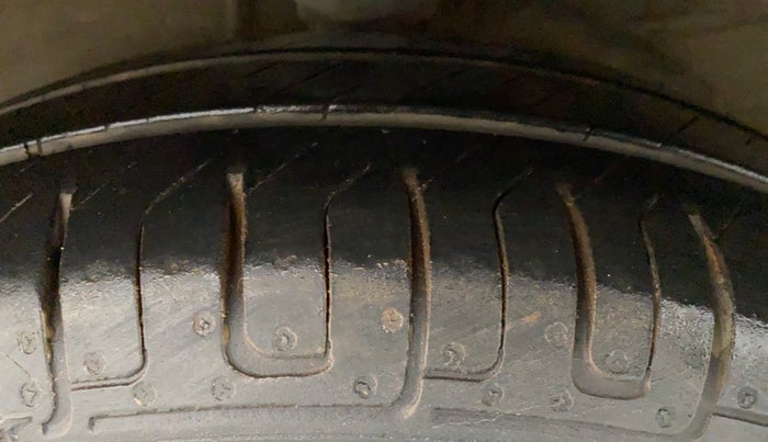 2011 Hyundai i10 MAGNA 1.2, Petrol, Manual, 52,173 km, Left Front Tyre Tread