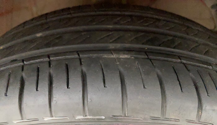 2018 Maruti Swift VXI, Petrol, Manual, 77,607 km, Right Front Tyre Tread