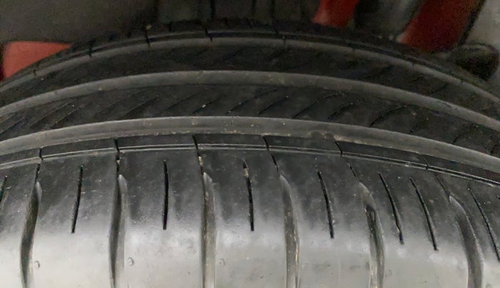 2018 Maruti Swift VXI, Petrol, Manual, 77,607 km, Left Rear Tyre Tread