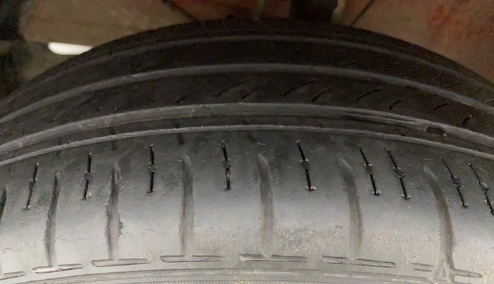 2018 Maruti Swift VXI, Petrol, Manual, 77,607 km, Left Front Tyre Tread