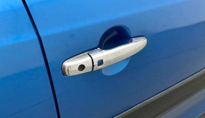 2018 Maruti IGNIS DELTA 1.2, Petrol, Manual, 71,471 km, Driver-side door - Chrome on handle has slight discoularation