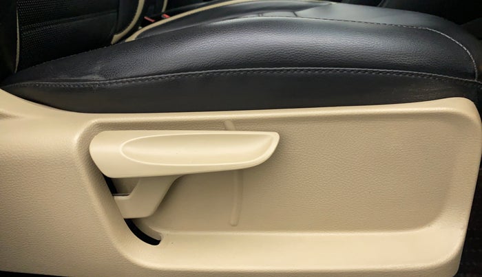 2016 Volkswagen Ameo HIGHLINE 1.2, Petrol, Manual, 28,050 km, Driver Side Adjustment Panel