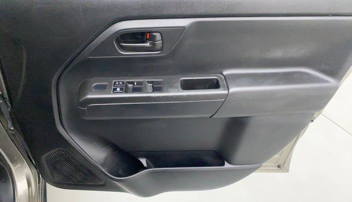 2019 Maruti New Wagon-R LXI CNG 1.0 L, CNG, Manual, 34,647 km, Driver Side Door Panels Control