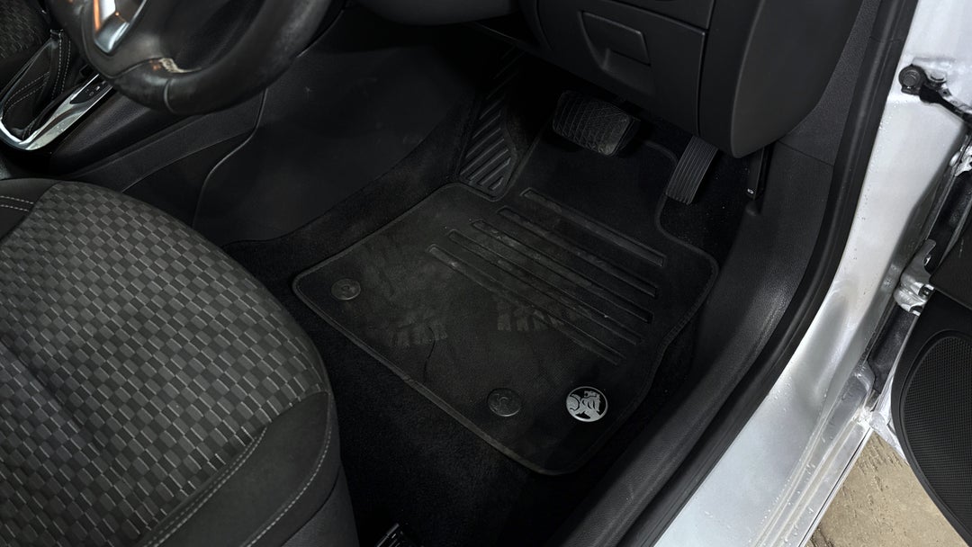 2018 Holden Astra Rs, Automatic, 31038 km, Pedals and Footmat